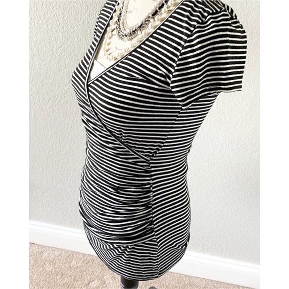 Cache Black And White Form Fitting Blouse Size S - Picture 6 of 11